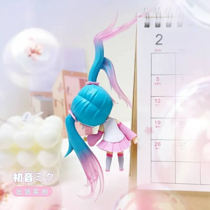 FIGURE HATSUNE MIKU PENDURADA EM APUROS 12 CM - NiponCosplay