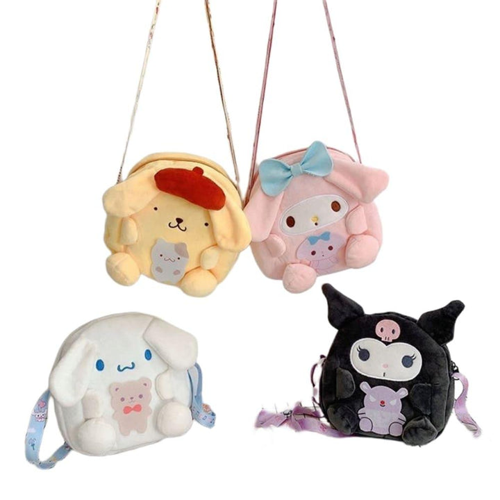 BOLSA PELÚCIA OMBRO FOFA POMPOM PURIM KUROMI MY MELODY CINNAMON ROLL - NiponCosplay