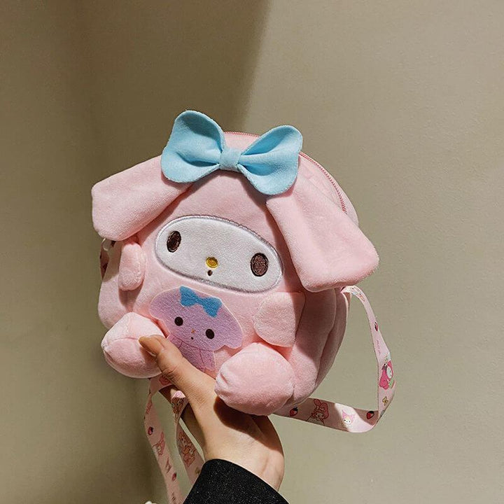 BOLSA PELÚCIA OMBRO FOFA POMPOM PURIM KUROMI MY MELODY CINNAMON ROLL - NiponCosplay